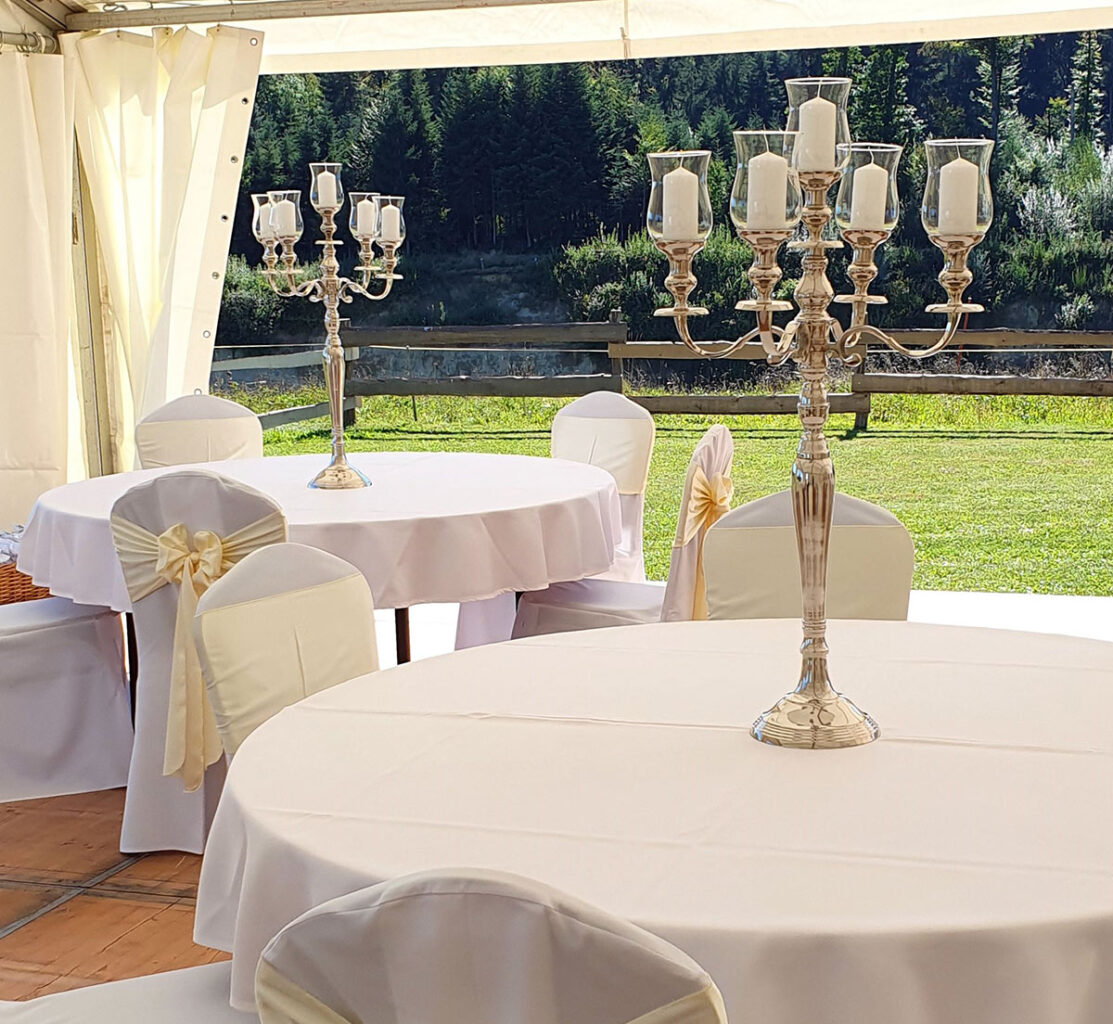 Kerzenstaender-mit-glas-hussenzauber-miete